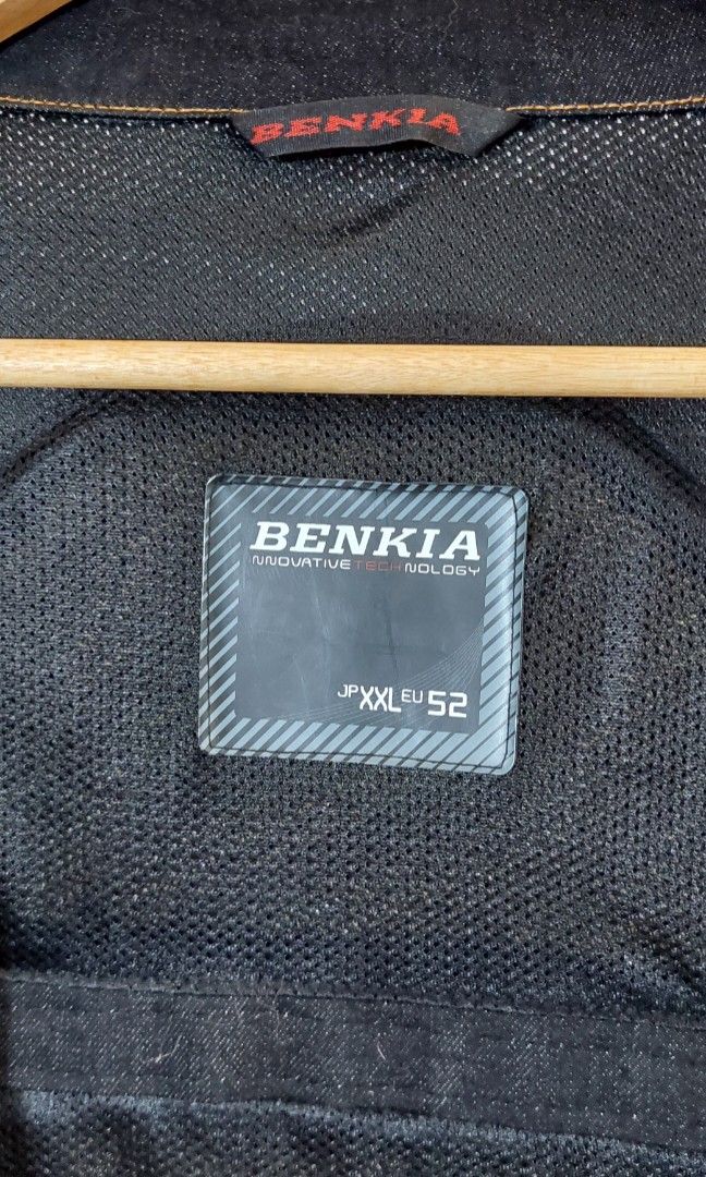 BENKIA Riding Jacket JP XXL EU52 (Category: Coats, Jackets and Outerwear) located in Pasig City. Submitted by charlespatricklee (Listing ID 1326571421, Image 2). Description: Authentic BENKIA Jacket guarantee CE approve Protection pads ⁃ Chest Foam padded ⁃ Elbow padded ⁃ Shoulder padded ⁃ Back Foam padded OUTER: 80% Cotton+20% Spandex OUTER MESH: 100% Polyester LINING: 100% Polyester PROTECT: Shoulder protector *2 Elbow protector x2 The Back pro