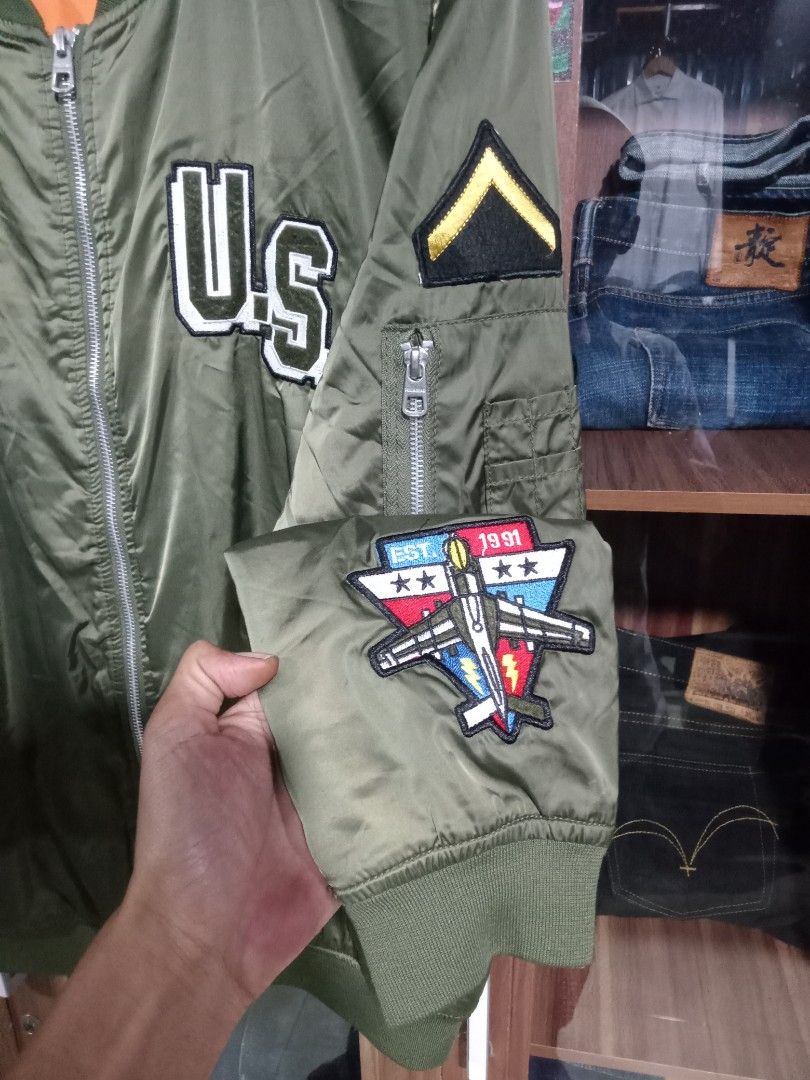 Jaket army pull and bear online