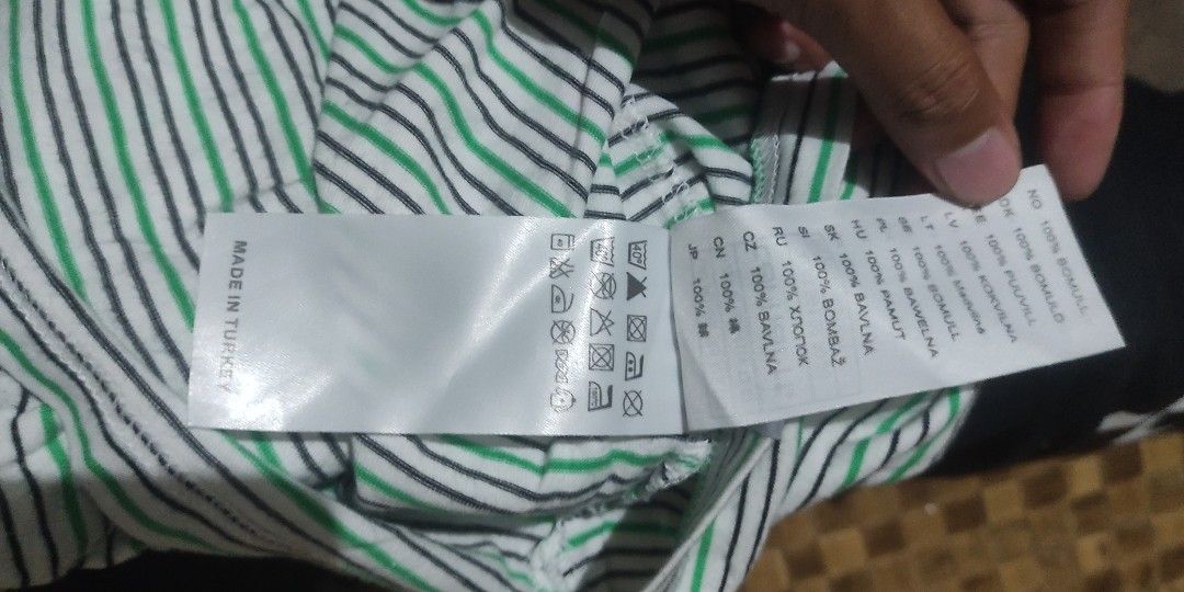 Carhartt Polo shirt (Category: Tshirts & Polo Shirts ) located in Inabanga. Submitted by once.twice (Listing ID 1326603975, Image 3). Description: Carhartt Polo shirt W20x28L color rate:9.5/10 issue: none good condition.