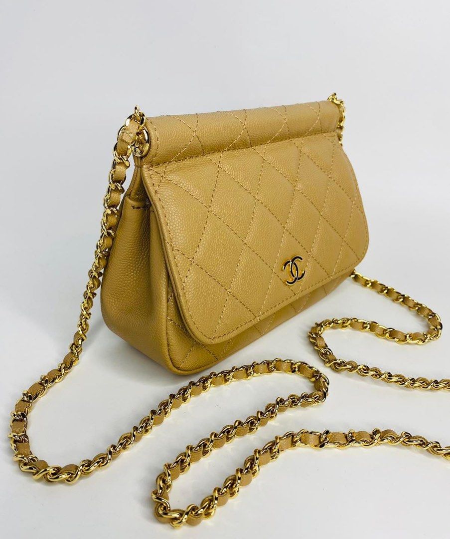 VIP Nude Chain Bag (Category: Luxury Bags & Wallets) located in Paranaque City. Submitted by mars_eshoppe (Listing ID 1326537068, Image 1). Description: .