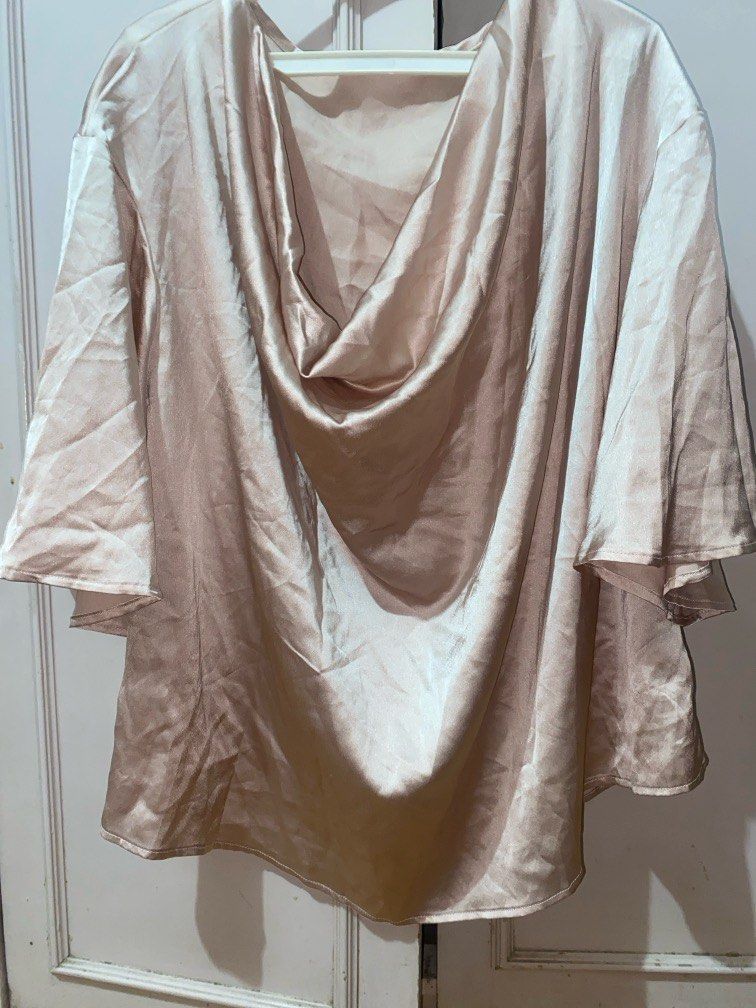 champagne tops (Category: Blouses) located in Paranaque City. Submitted by banggescloset (Listing ID 1326624716, Image 1). Description: champagne in color used only once ( wedding) gcash/bank transfer only sf/df care of buyer lbc/lalamove.