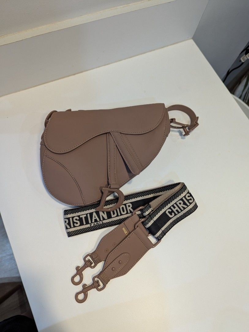 Christian Dior saddle bag (Category: Luxury Bags & Wallets) located in Taguig. Submitted by piecesforless (Listing ID 1326574278, Image 1). Description: Not auth.