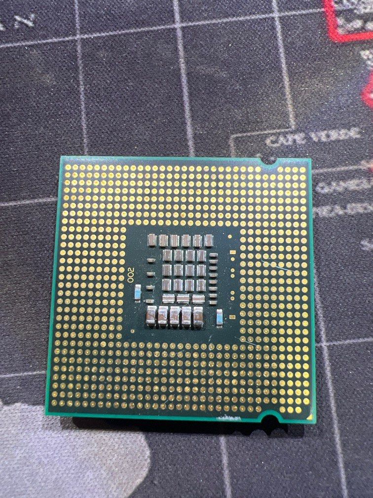 Intel Core2 DUO E8400 processor (Category: Computer Parts) located in Kuala Lumpur. Submitted by jacson91 (Listing ID 1326610840, Image 2). Description: Would like to let go Intel Core2 DUO E8400 processor. Only processor, no cooling fans. Condition: 7/10 Original box: No Status: works as usual Each RM25 free shipping.