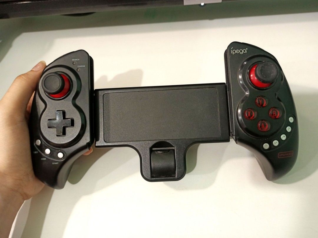 Ipega Controller (Category: Controllers) located in Quezon City. Submitted by jemo123 (Listing ID 1326581225, Image 1). Description: 8/10 condition.