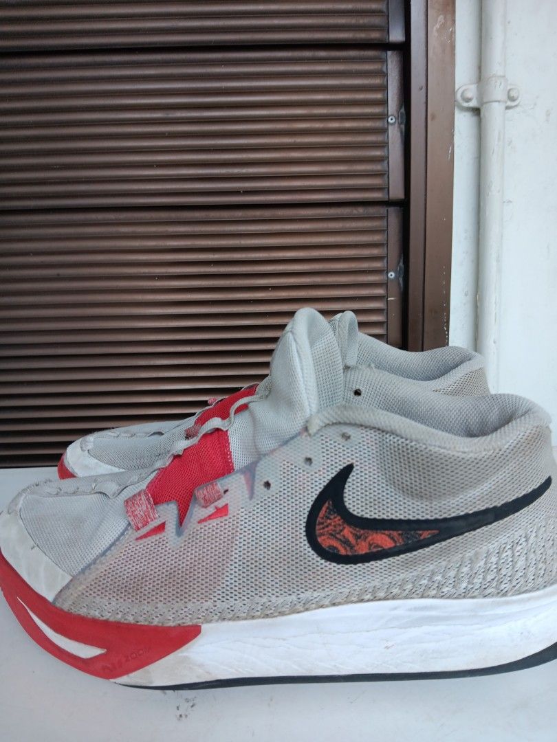 Kyrie flytaps new arrivals