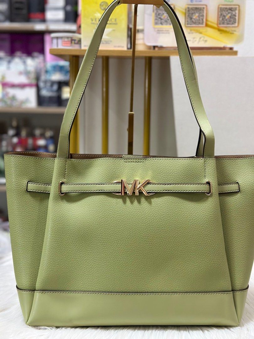 Mk reed tote bag (Category: Luxury Bags & Wallets) located in Baguio. Submitted by dhen12 (Listing ID 1326606543, Image 3). Description: brandnew.