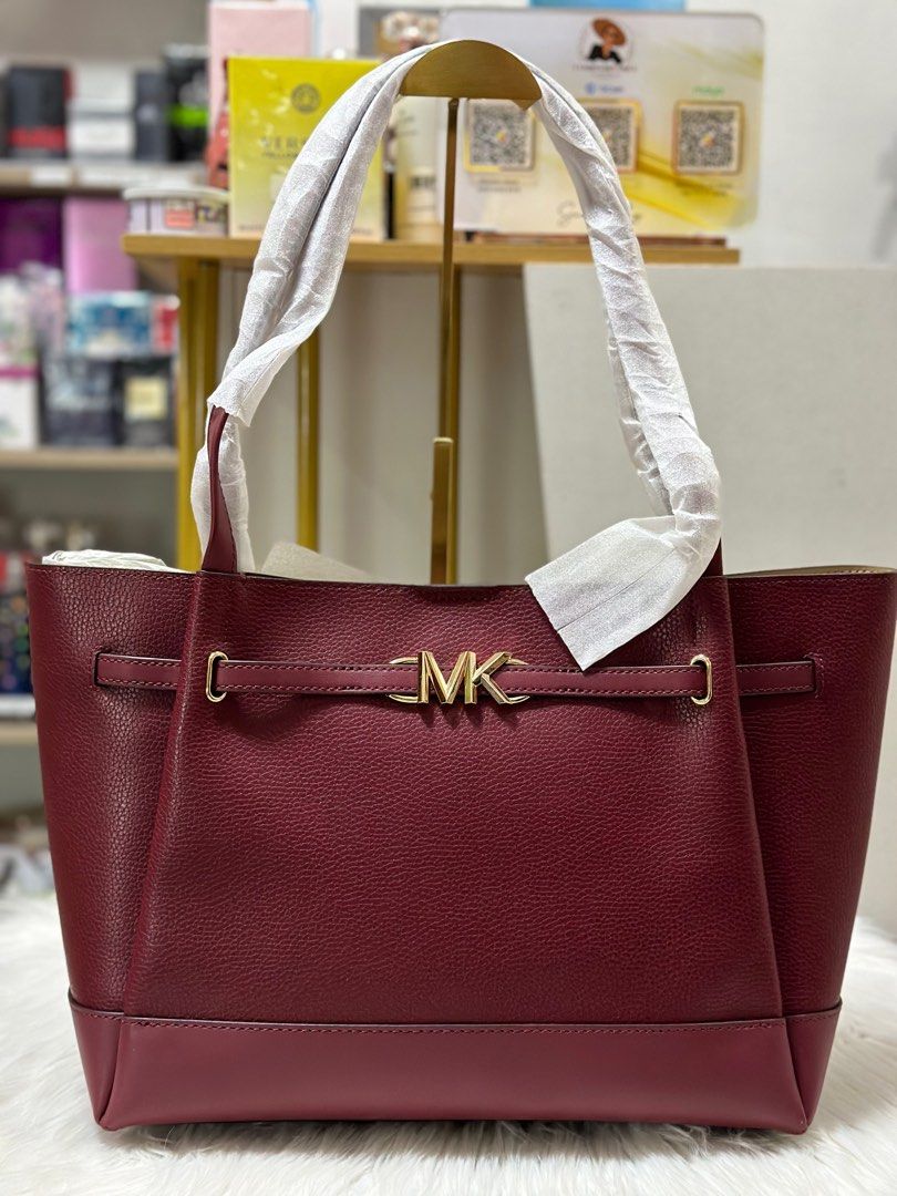 Mk reed tote bag (Category: Luxury Bags & Wallets) located in Baguio. Submitted by dhen12 (Listing ID 1326606543, Image 2). Description: brandnew.