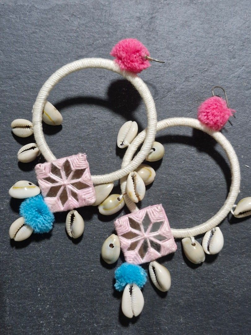 Shell Loop Ear Ring (Category: Earrings) located in Singapore. Submitted by fazlinabanu10 (Listing ID 1326641579, Image 1). Description: Brand New! Unqiue design!.