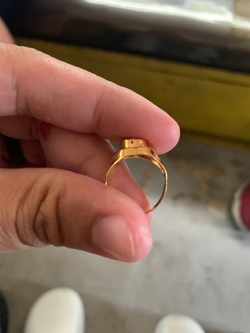 Signet Ring With 1ct Moissanite Diamond with certificate (Category: Rings) located in Manila. Submitted by moneymann888 (Listing ID 1326567899, Image 2). Description: Sf buyer shoulder 18k Gold Saudi 10k Gold Diamond Housing custom made per pcs .