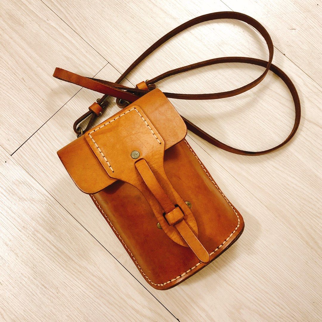 Vintage leather pouch top