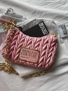 (Category: ) located in . Submitted by makeupxaddict (Listing ID 1326511968, Image 1). Description: .