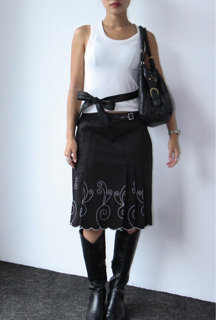 Vintage 90s Embroidered Pleated Skirt Black