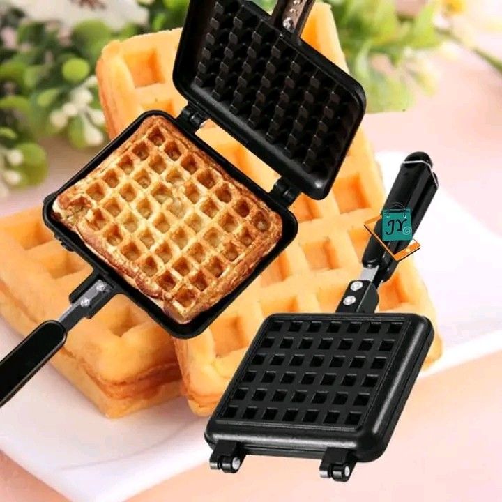 Waffle Maker (Category: Cookware & Accessories) located in Manila. Submitted by micoooy (Listing ID 1326502764, Image 2). Description: Single - 900 Double -950.
