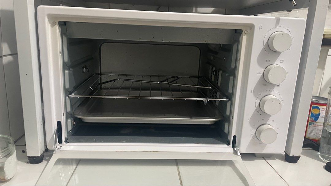 Xiaomi Oven (Category: Ovens & Toasters) located in Manila. Submitted by looply (Listing ID 1326644854, Image 2). Description: Xiaomi Oven Used 15times only, nakatambak lang hindi naman ginagamit. Yung metal board nya sa ilalim na natatanggal mejo humulas na, then may mga konting stain sa gilid. Pero malinis po yan may mga stains lang talaga sa metal na mahirap tanggalin. But this is authentic Xiaomi :) Makati area Payment mode: Bank Transfer or 