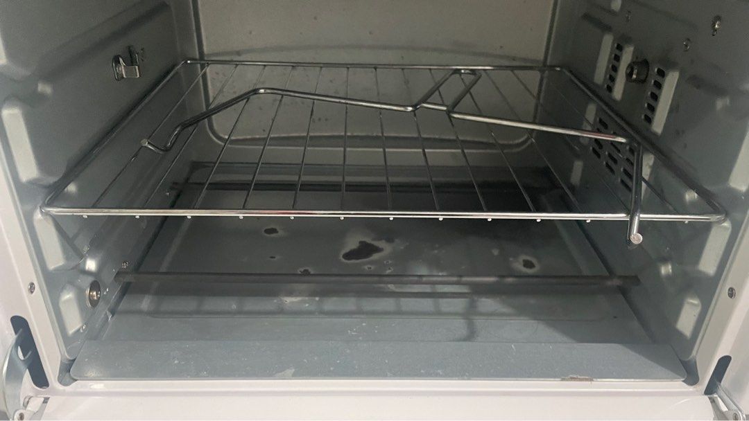 Xiaomi Oven (Category: Ovens & Toasters) located in Manila. Submitted by looply (Listing ID 1326644854, Image 3). Description: Xiaomi Oven Used 15times only, nakatambak lang hindi naman ginagamit. Yung metal board nya sa ilalim na natatanggal mejo humulas na, then may mga konting stain sa gilid. Pero malinis po yan may mga stains lang talaga sa metal na mahirap tanggalin. But this is authentic Xiaomi :) Makati area Payment mode: Bank Transfer or 