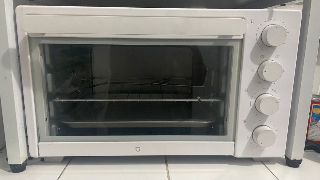 Xiaomi Oven (Category: Ovens & Toasters) located in Manila. Submitted by looply (Listing ID 1326644854, Image 1). Description: Xiaomi Oven Used 15times only, nakatambak lang hindi naman ginagamit. Yung metal board nya sa ilalim na natatanggal mejo humulas na, then may mga konting stain sa gilid. Pero malinis po yan may mga stains lang talaga sa metal na mahirap tanggalin. But this is authentic Xiaomi :) Makati area Payment mode: Bank Transfer or 