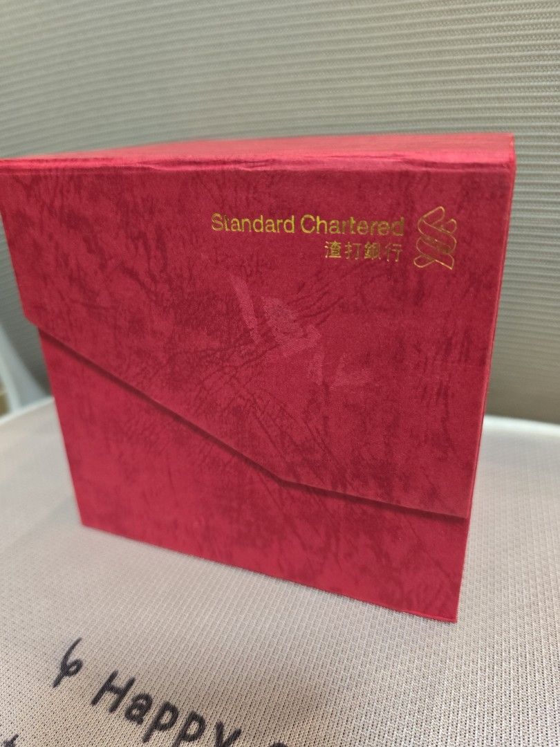 渣打銀行虎年24k 金飾24k gold 連禮盒, 傢俬＆家居, 家居裝飾, 家居裝飾- 其他- Carousell