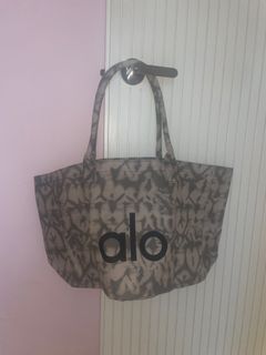 Alo bag (never used, bought in Sept 2024)64188091383041110