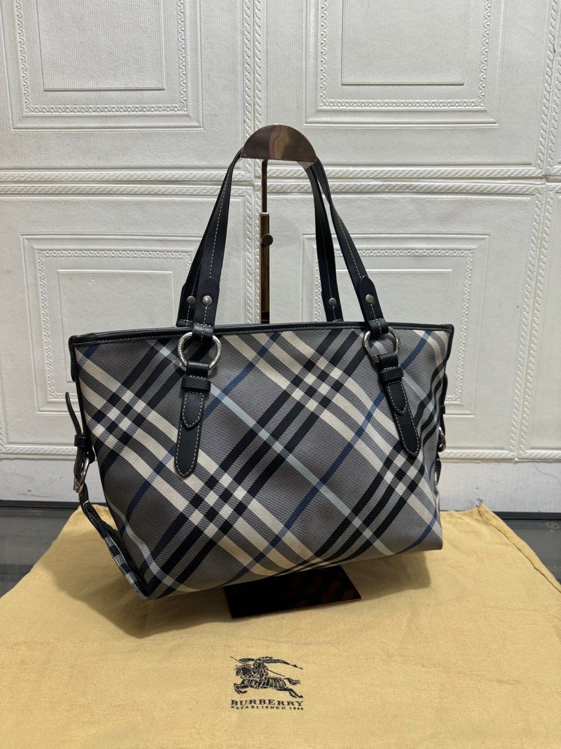Authentic burberry tote bag (Category: Luxury Bags & Wallets) located in Rizal. Submitted by houseofbell (Listing ID 1326676394, Image 3). Description: Still good condition Dimensions 15x9 inches .