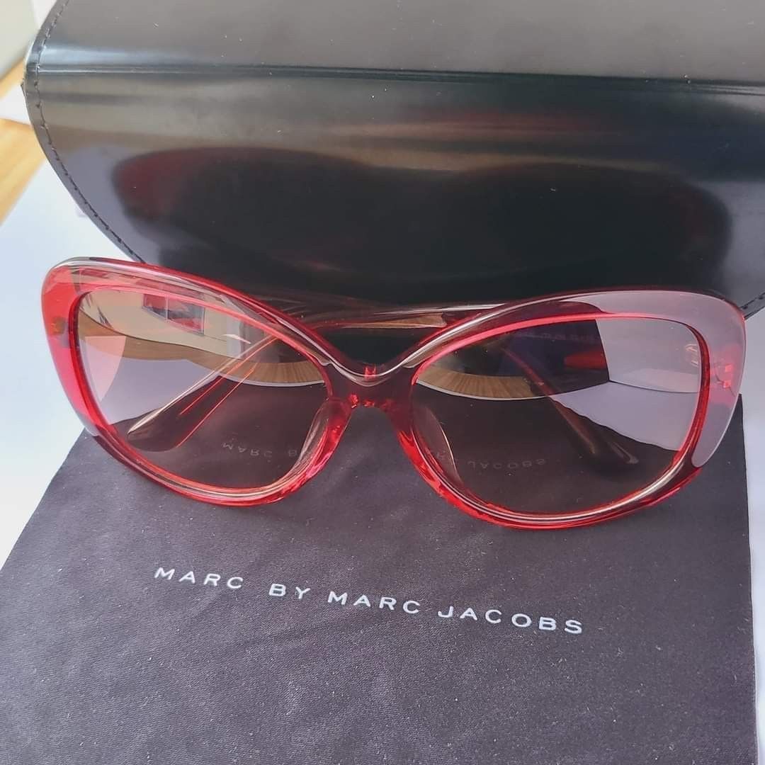 Authentic Marc Jacobs Sunglasses (Category: Sunglasses & Eyewear) located in Manila. Submitted by junri0 (Listing ID 1326693359, Image 1). Description: ❗️₱4,500❗️ Authentic Marc Jacobs Sunglasses from Japan With case and cloth Excellent Condition Size 130 PM 📩 All posted photos are actual and onhand. Sf c/o buyer.