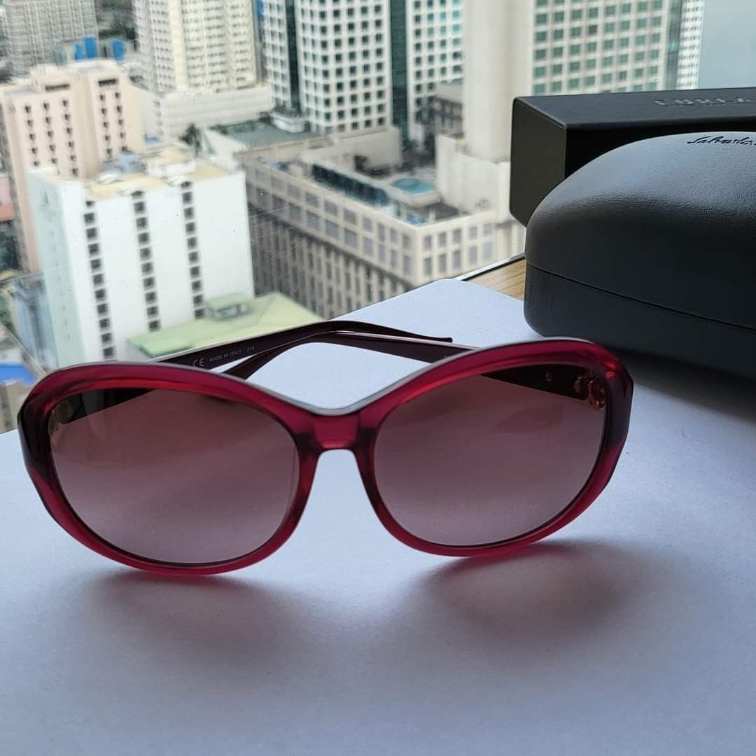 Authentic Salvatore Ferragamo Sunglasses (Category: Sunglasses & Eyewear) located in Manila. Submitted by junri0 (Listing ID 1326693956, Image 3). Description: ❗️₱5,800❗️plus sf Authentic Salvatore Ferragamo Sunglass for women from Japan Excellent Condition Size 130 With case,outer box and dustcloth.