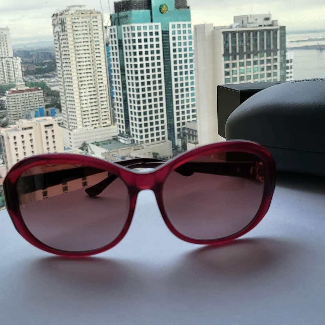 Authentic Salvatore Ferragamo Sunglasses (Category: Sunglasses & Eyewear) located in Manila. Submitted by junri0 (Listing ID 1326693956, Image 2). Description: ❗️₱5,800❗️plus sf Authentic Salvatore Ferragamo Sunglass for women from Japan Excellent Condition Size 130 With case,outer box and dustcloth.