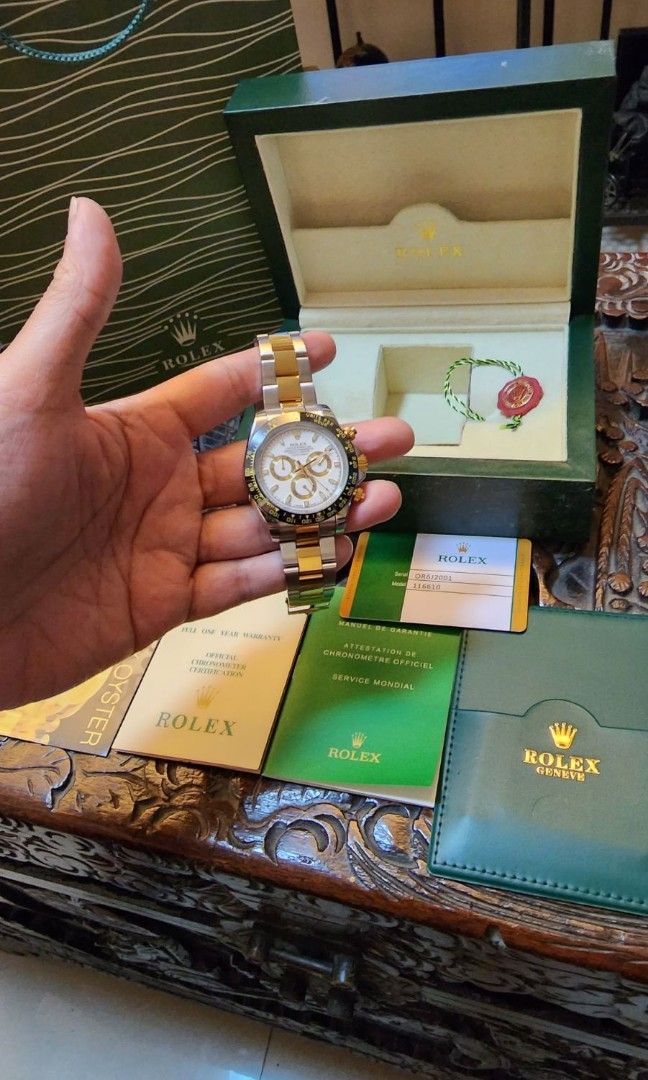 Chronograph Daytona (Category: Luxury Watches) located in Quezon City. Submitted by daerek (Listing ID 1326809811, Image 2). Description: Daytona RoLex Chrono Men's Warch automatic two tone no issues no scratches complete with Box price definitely negotiable still note: I got this as work incentive only no proof of authenticity Text or call 0968 893 1205 for faster trabsaction.