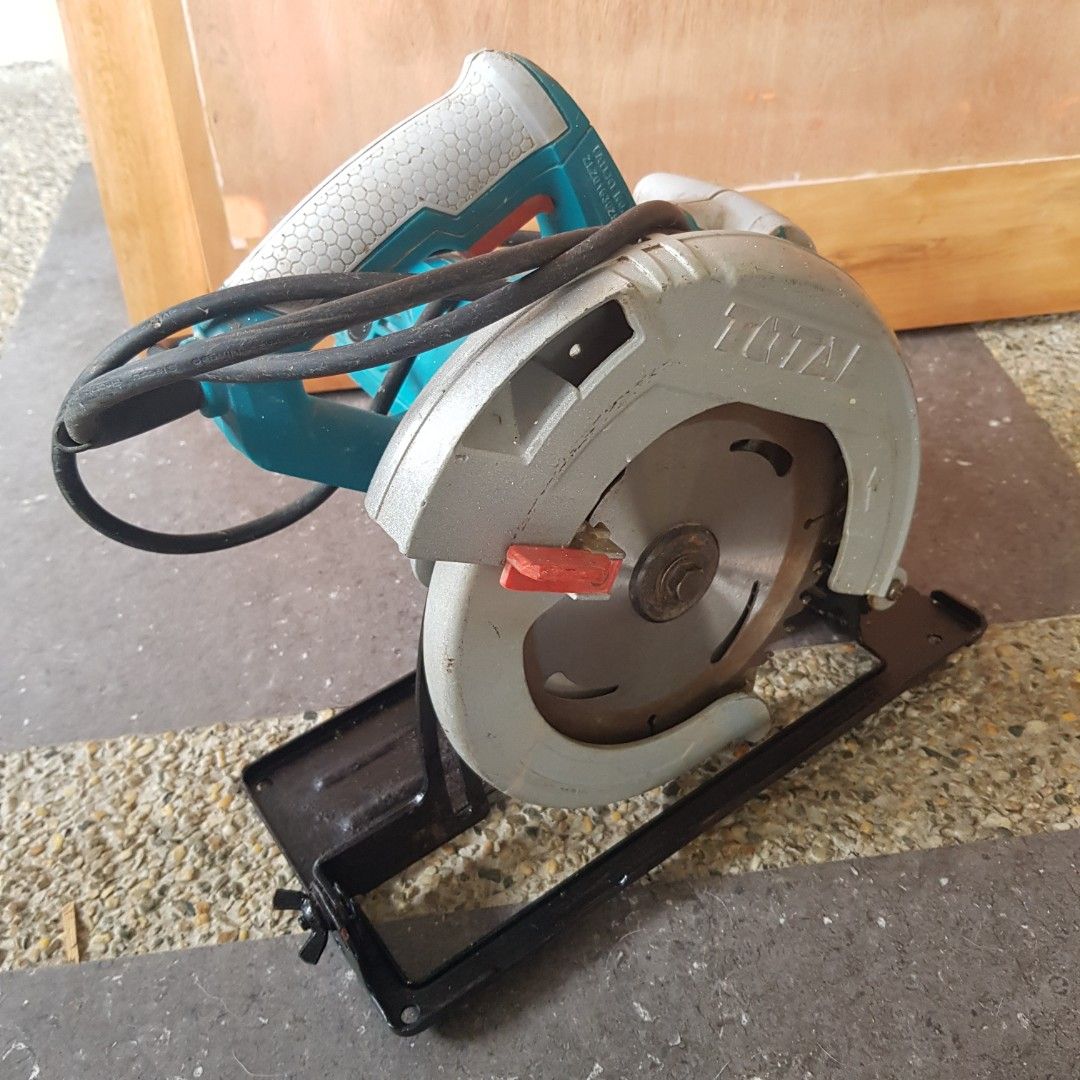 Circular saw Total brand 1400w (Category: Construction Tools & Equipment) located in Caloocan City. Submitted by storediscount (Listing ID 1326689333, Image 2). Description: nasa photo napo yung description lightly used used for house renovation.
