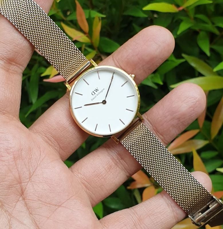 Daniel Wellington DW Rose Gold Petite Melrose DW00100219 Retail 229 Women s Fashion Watches Accessories Watches on Carousell