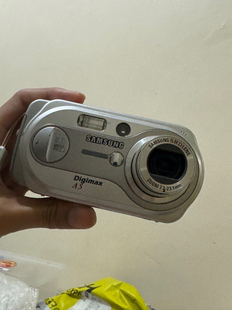 Digital Camera (Category: Cameras) located in Padre Garcia. Submitted by lorelai.gilmore (Listing ID 1326766880, Image 1). Description: RFS: need funds for school Hello, I’m selling my old camera. I love this so much it’s just that i do not have time to repair. Working naman sya and all may need lang talaga ata na ipaayos. Do not expect for anything, no refund and no return. Payment first..
