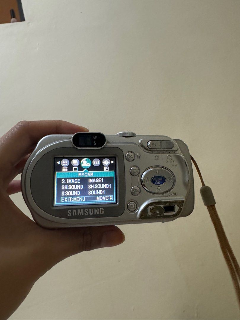 Digital Camera (Category: Cameras) located in Padre Garcia. Submitted by lorelai.gilmore (Listing ID 1326766880, Image 2). Description: RFS: need funds for school Hello, I’m selling my old camera. I love this so much it’s just that i do not have time to repair. Working naman sya and all may need lang talaga ata na ipaayos. Do not expect for anything, no refund and no return. Payment first..