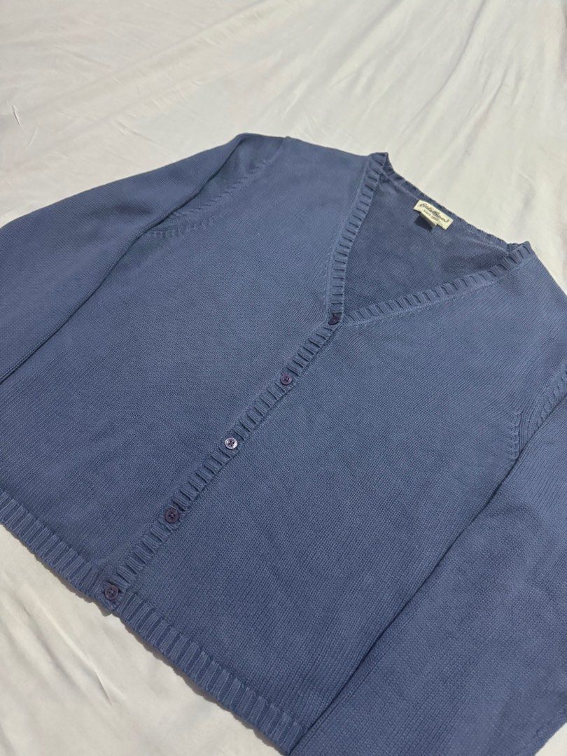 Eddie Bauer Cropped Knitted Cardigan (Category: Coats, Jackets and Outerwear) located in Tuguegarao City. Submitted by louphi (Listing ID 1326759708, Image 3). Description: Eddie Bauer Cropped Knitted Cardigan Size M-L 23x24 box Fit Color rate 9/10 Condition 9/10.
