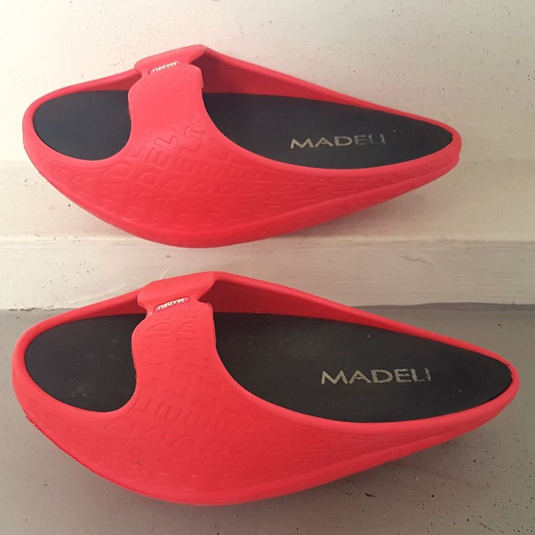 Catwalk slippers shop