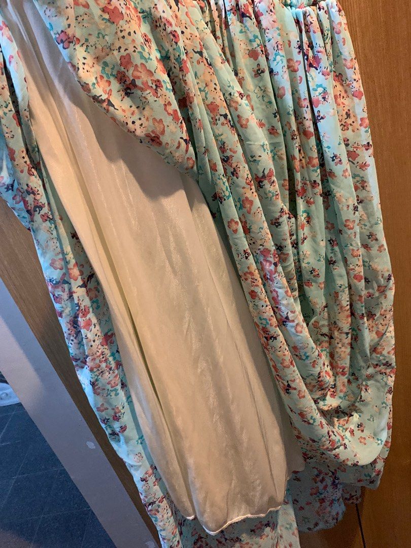 Floral Blue Dress (Category: Dresses) located in Manila. Submitted by cmco00 (Listing ID 1326780205, Image 3). Description: - 26in waist hindi pa na stretch - 40in waist stretch max - 49 inch length - Minor issue may butas sa gilid pero fixable po .