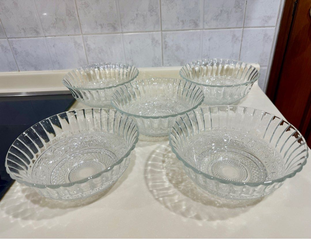 Glass Bowls (17.5cm)