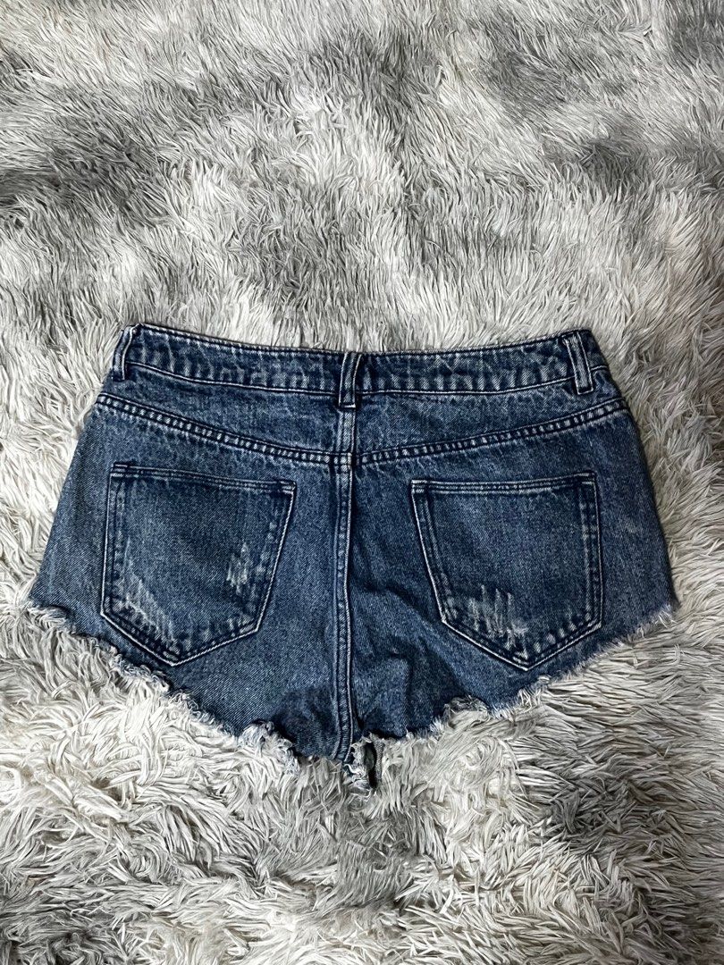 H&m ripped denim shorts 2025