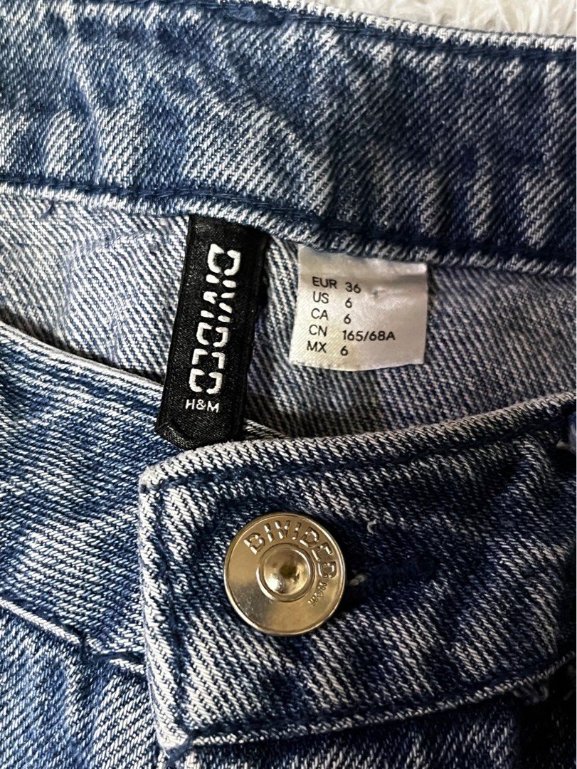 H&M Ripped Leisure Denim Shorts (Category: Shorts) located in Roxas. Submitted by lacerna_wears (Listing ID 1326714352, Image 3). Description: RFS: decluttering Super nice to use while in travel..