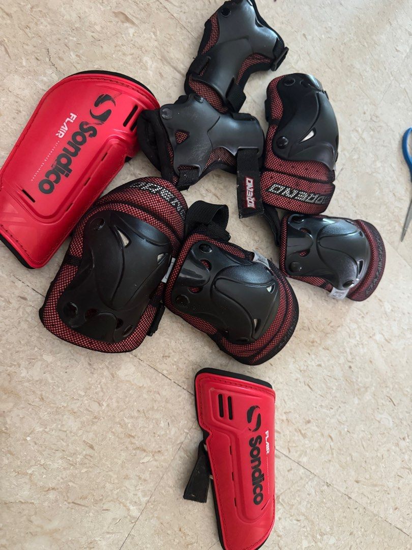 Inline skates (Category: Other Sports Equipment and Supplies) located in Singapore. Submitted by piktru (Listing ID 1326694417, Image 1). Description: Giving away child’s guards for skating. No idea about the size.