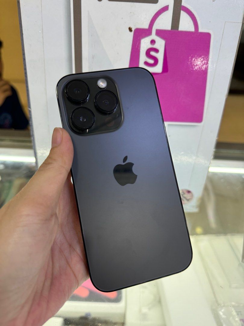 iphone 14 pro 256gb dual sim 2ndhand (Category: iPhone 14 Series) located in Cainta. Submitted by vine_gadget_shop (Listing ID 1326844726, Image 2). Description: iphone 14 pro 256gb dual sim 2ndhand hk variant factory unlock pick up store greenhills shopping center we accept trade in we accepy credit card and ggives installment we do cod and door to door we ship nationwide for fast transaction call 09277368323 look for vine visit my fb page vine 
