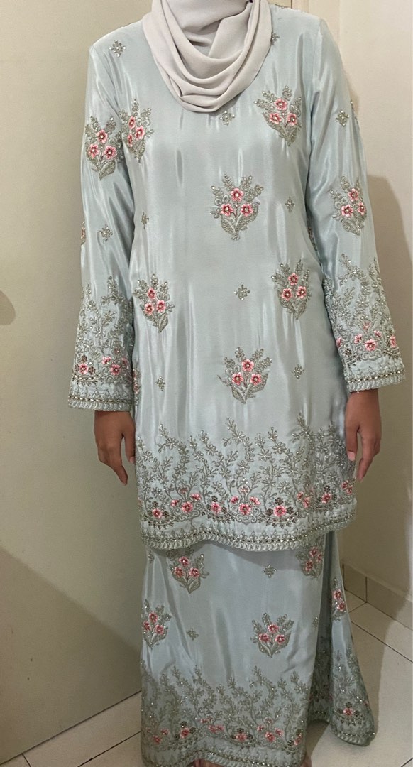 kurung saree in sage green Women s Fashion Muslimah Fashion Baju Kurung sets on Carousell