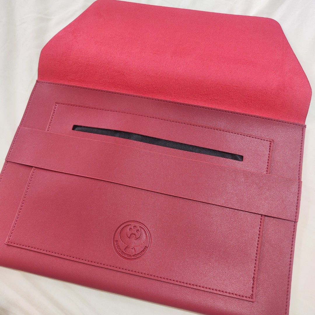 Laptop sleeve with pockets (Category: Laptop Bags & Sleeves) located in Mandaluyong City. Submitted by thriftythirty (Listing ID 1326699940, Image 2). Description: Laptop sleeve with 2 pockets Material: Vegan leather Size: L 38cm x W 25cm Never been used With BSP logo.