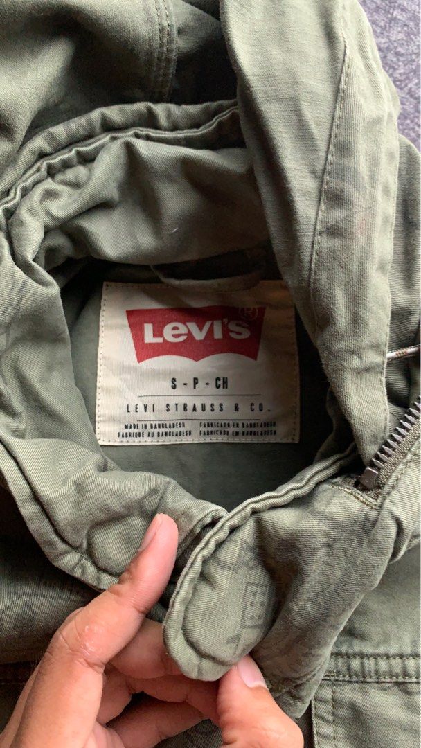 Levis Jacket (Category: Coats, Jackets and Outerwear) located in Kuala Lumpur. Submitted by macchiatowchoco (Listing ID 1326819258, Image 2). Description: Levis Jacket for letgo saiz kecik suitable for ladies or laki yang kurus.