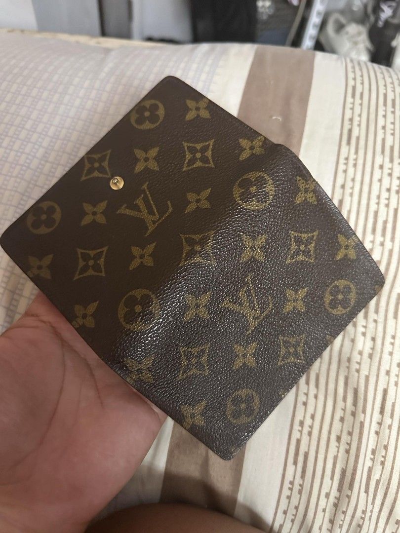 LV compact wallet (Category: Luxury Bags & Wallets) located in Marilao. Submitted by curleylux (Listing ID 1326762578, Image 2). Description: original LV compact wallet.