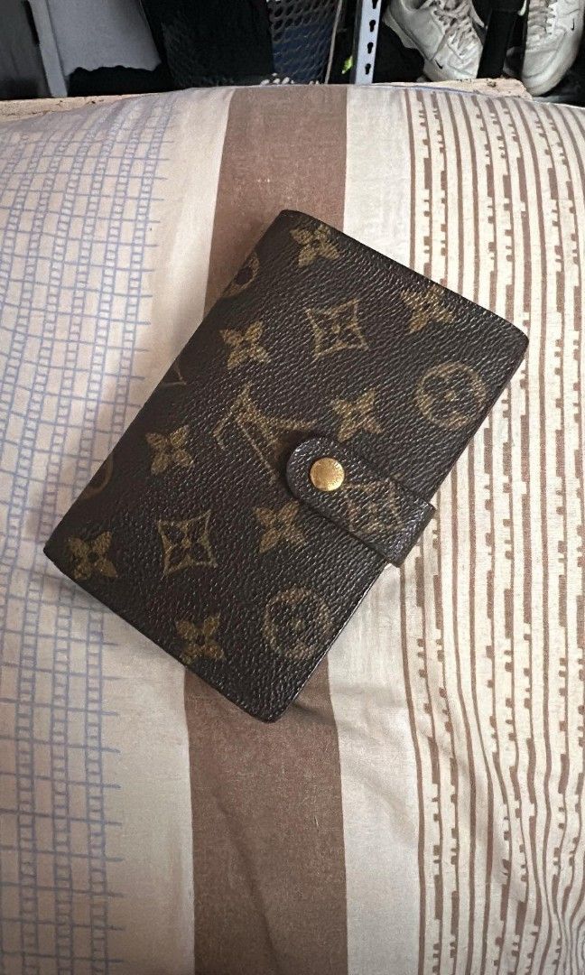 LV compact wallet (Category: Luxury Bags & Wallets) located in Marilao. Submitted by curleylux (Listing ID 1326762578, Image 1). Description: original LV compact wallet.