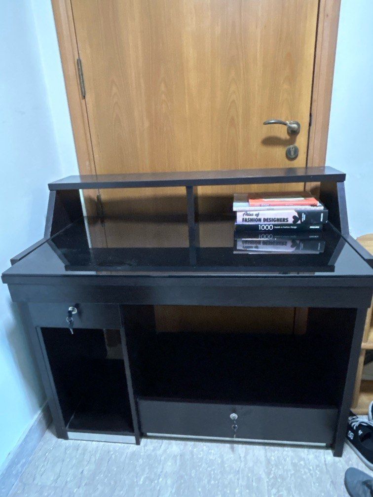 Multipurpose table (Category: Tables & Sets) located in Singapore. Submitted by bluedragon7 (Listing ID 1326692872, Image 2). Description: .