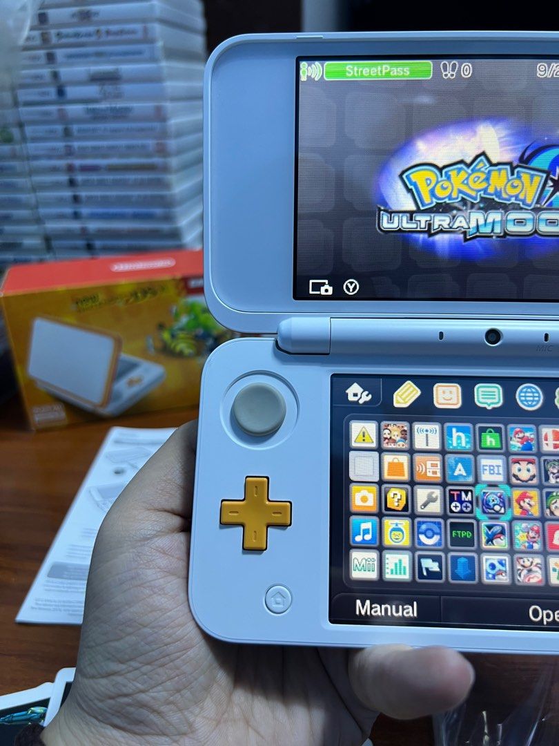 New Nintendo 2DS XL Orange + White [Mario Kart 7 Bundle] in