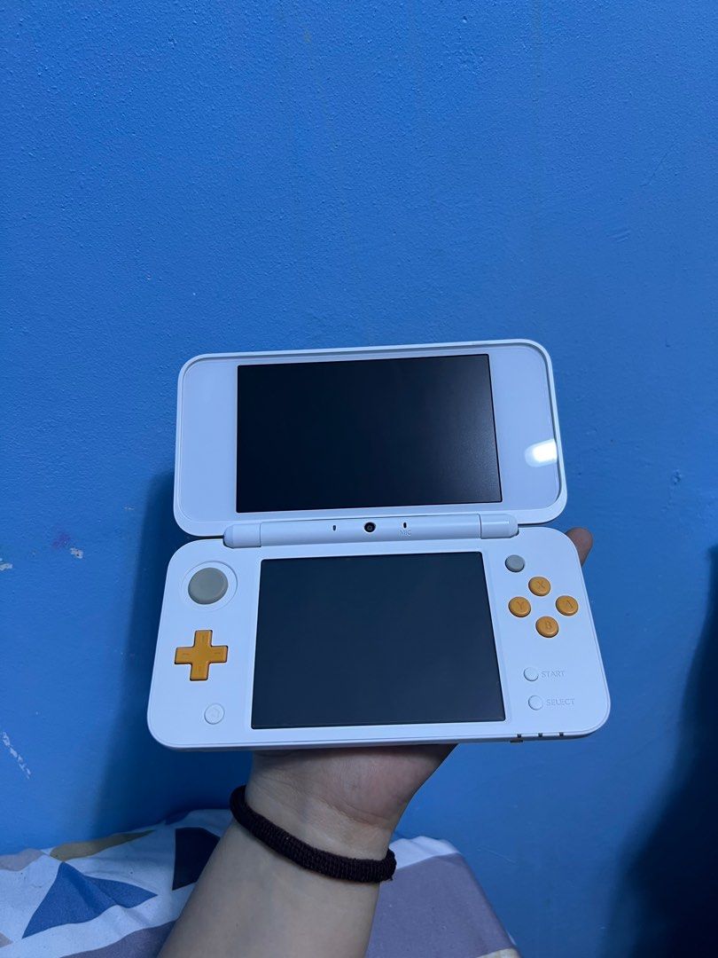 New Nintendo 2DS XL Orange + White [Mario Kart 7 Bundle] in