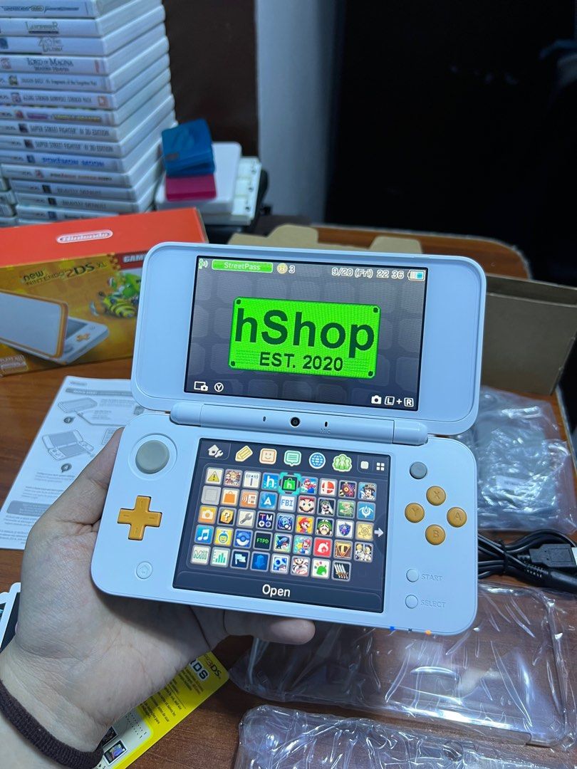 New Nintendo 2DS XL Orange + White [Mario Kart 7 Bundle] in