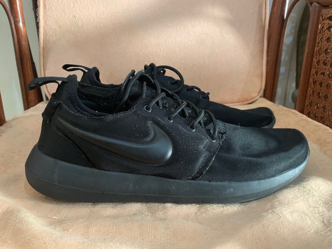 All black roshe 2 shop