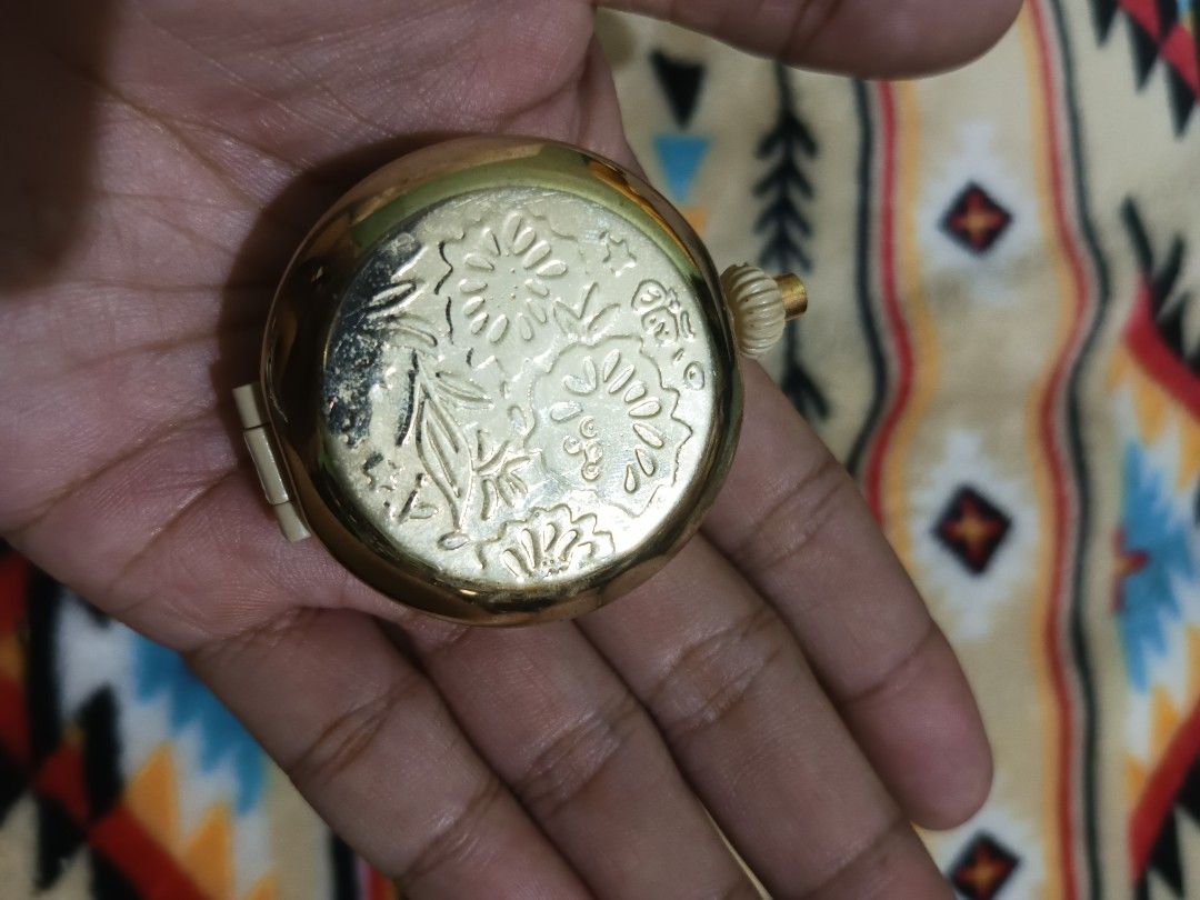 Old japanese hearing aid case (Category: Medical Supplies & Tools) located in Quezon City. Submitted by markgolveo (Listing ID 1326831232, Image 2). Description: Old japanese hearing aid case.